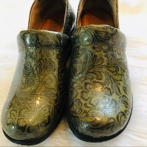 Nurture Leather Clogs Sz 10 “Perry” Textured